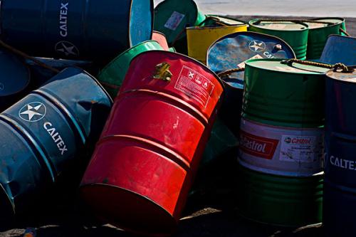 男子堆放廢舊油漆桶被判刑 將賠環(huán)境損害約13萬