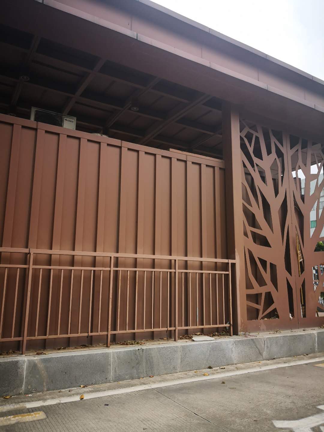 1624345208348860.jpg 公交車站.jpg