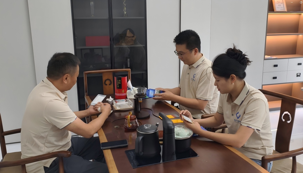 廣東弘方涂料科技有限公司技術(shù)人員研討 廣東弘方涂料科技有限公司技術(shù)人員研討